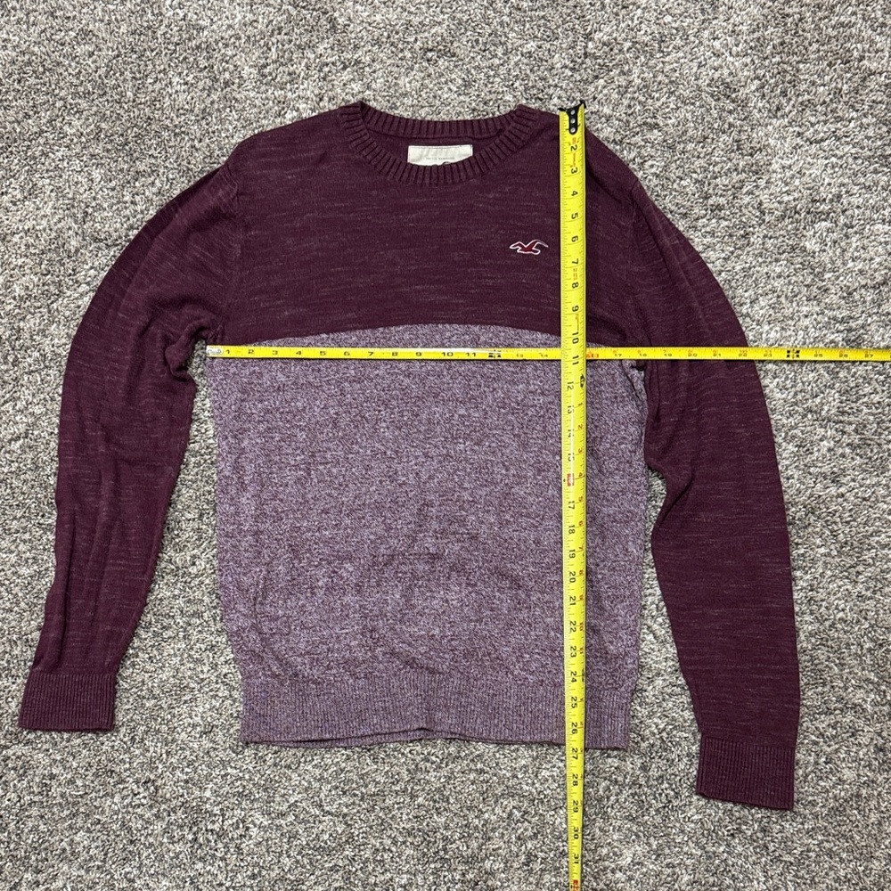 Hollister Men's Two-Tone Burgundy Crewneck Sweater Medium